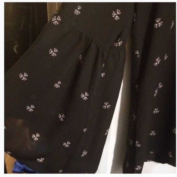 Loft long sleeve bell sleeve patterned blouse - Picture 5 of 5